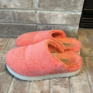 Ugg Fuzz Sugar Sole Slipper size 9